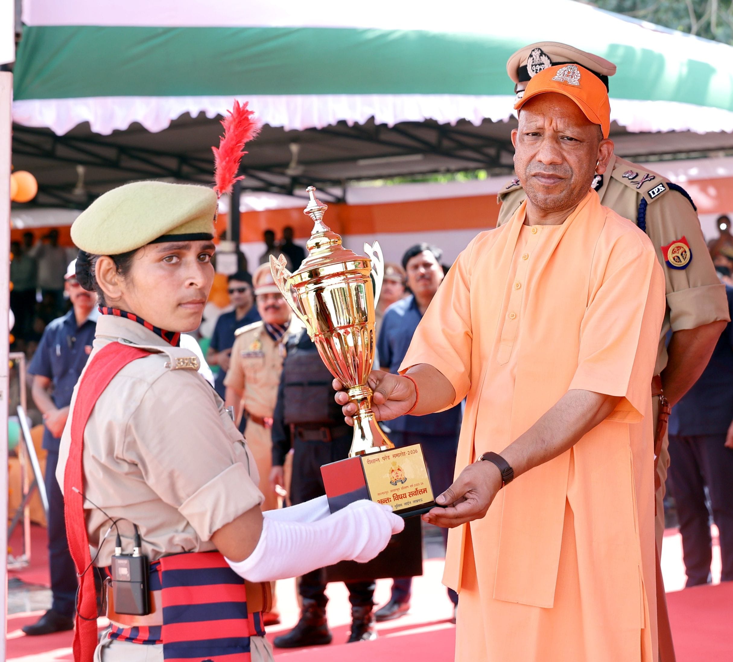 रविवार को पुलिस लाइन में आयोजित दीक्षांत समारोह में सिपाही बनी बेटियों ने पासिंग आउट परेड में स रविवार को पुलिस लाइन में आयोजित दीक्षांत समारोह में सिपाही बनी बेटियों ने पासिंग आउट परेड में स