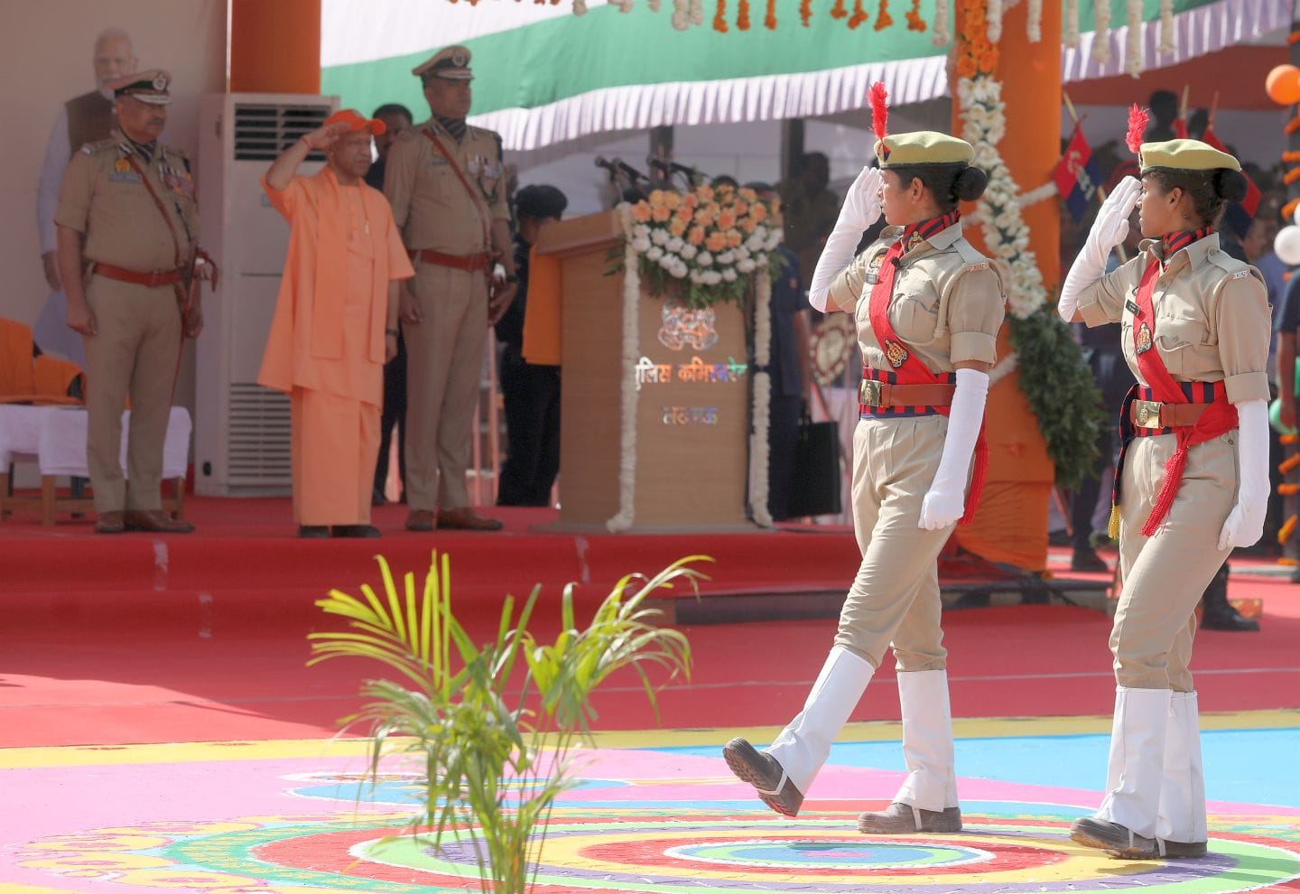 रविवार को पुलिस लाइन में आयोजित दीक्षांत समारोह में सिपाही बनी बेटियों ने पासिंग आउट परेड में स रविवार को पुलिस लाइन में आयोजित दीक्षांत समारोह में सिपाही बनी बेटियों ने पासिंग आउट परेड में स