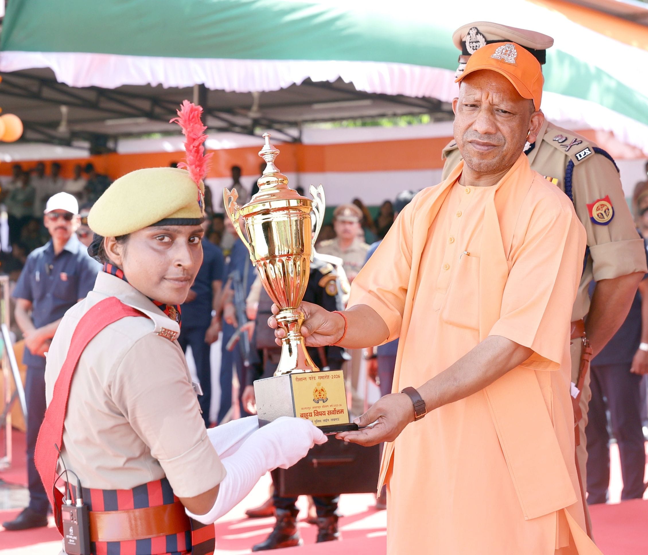 रविवार को पुलिस लाइन में आयोजित दीक्षांत समारोह में सिपाही बनी बेटियों ने पासिंग आउट परेड में स रविवार को पुलिस लाइन में आयोजित दीक्षांत समारोह में सिपाही बनी बेटियों ने पासिंग आउट परेड में स