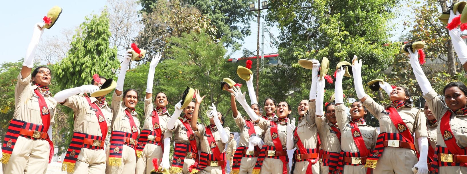 रविवार को पुलिस लाइन में आयोजित दीक्षांत समारोह में सिपाही बनी बेटियों ने पासिंग आउट परेड में स रविवार को पुलिस लाइन में आयोजित दीक्षांत समारोह में सिपाही बनी बेटियों ने पासिंग आउट परेड में स
