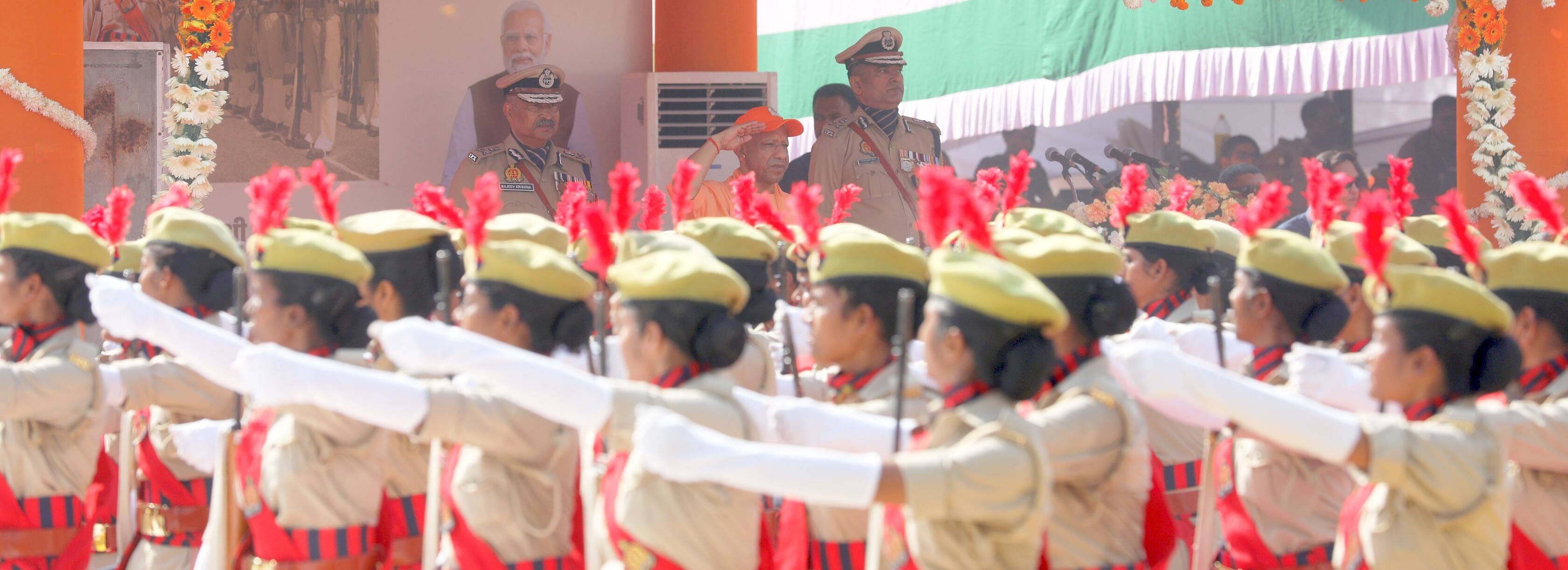 रविवार को पुलिस लाइन में आयोजित दीक्षांत समारोह में सिपाही बनी बेटियों ने पासिंग आउट परेड में स रविवार को पुलिस लाइन में आयोजित दीक्षांत समारोह में सिपाही बनी बेटियों ने पासिंग आउट परेड में स
