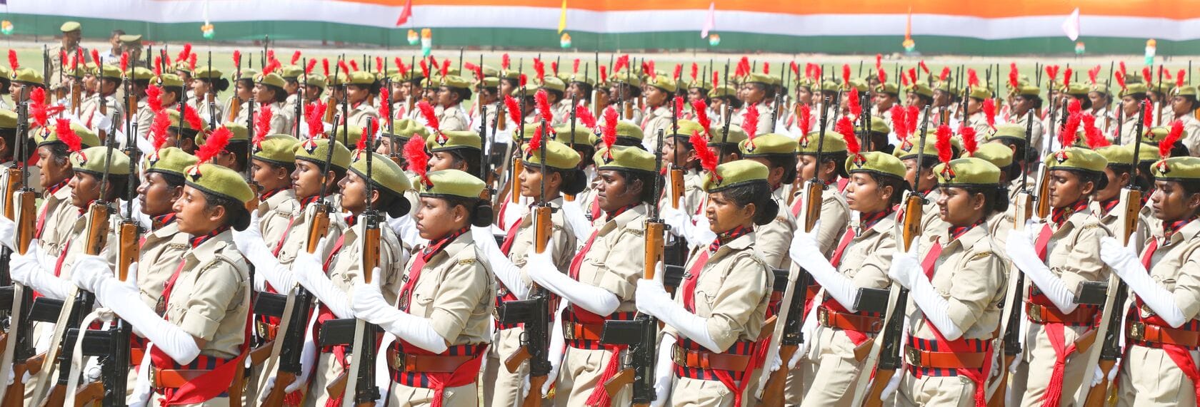 रविवार को पुलिस लाइन में आयोजित दीक्षांत समारोह में सिपाही बनी बेटियों ने पासिंग आउट परेड में स रविवार को पुलिस लाइन में आयोजित दीक्षांत समारोह में सिपाही बनी बेटियों ने पासिंग आउट परेड में स