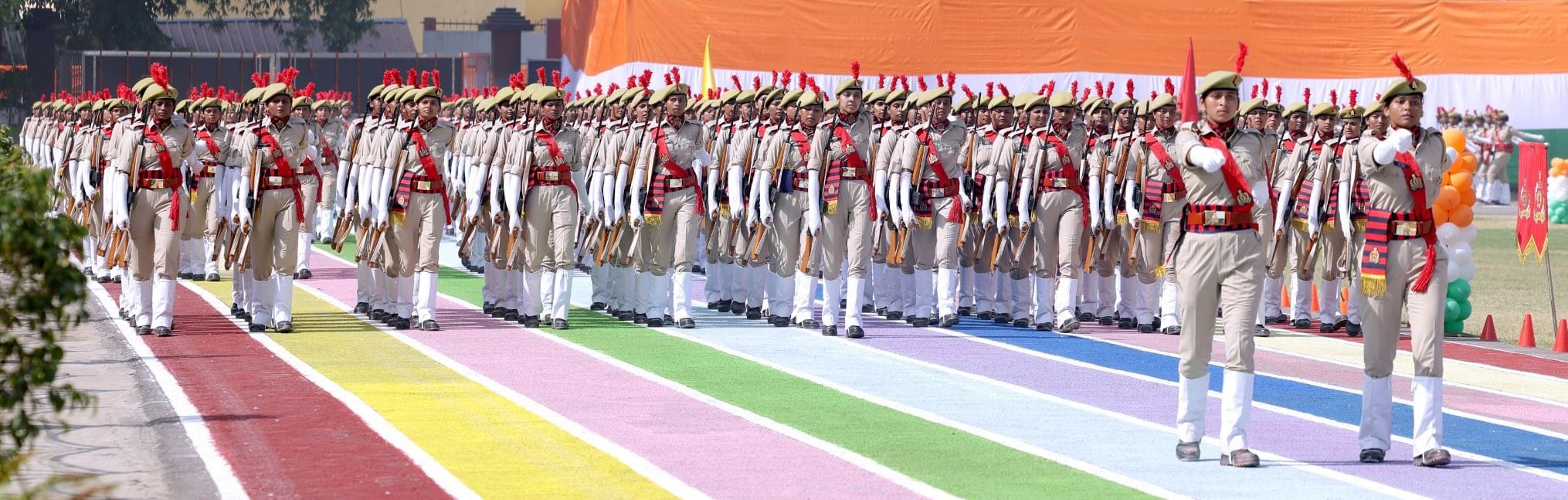 रविवार को पुलिस लाइन में आयोजित दीक्षांत समारोह में सिपाही बनी बेटियों ने पासिंग आउट परेड में स रविवार को पुलिस लाइन में आयोजित दीक्षांत समारोह में सिपाही बनी बेटियों ने पासिंग आउट परेड में स