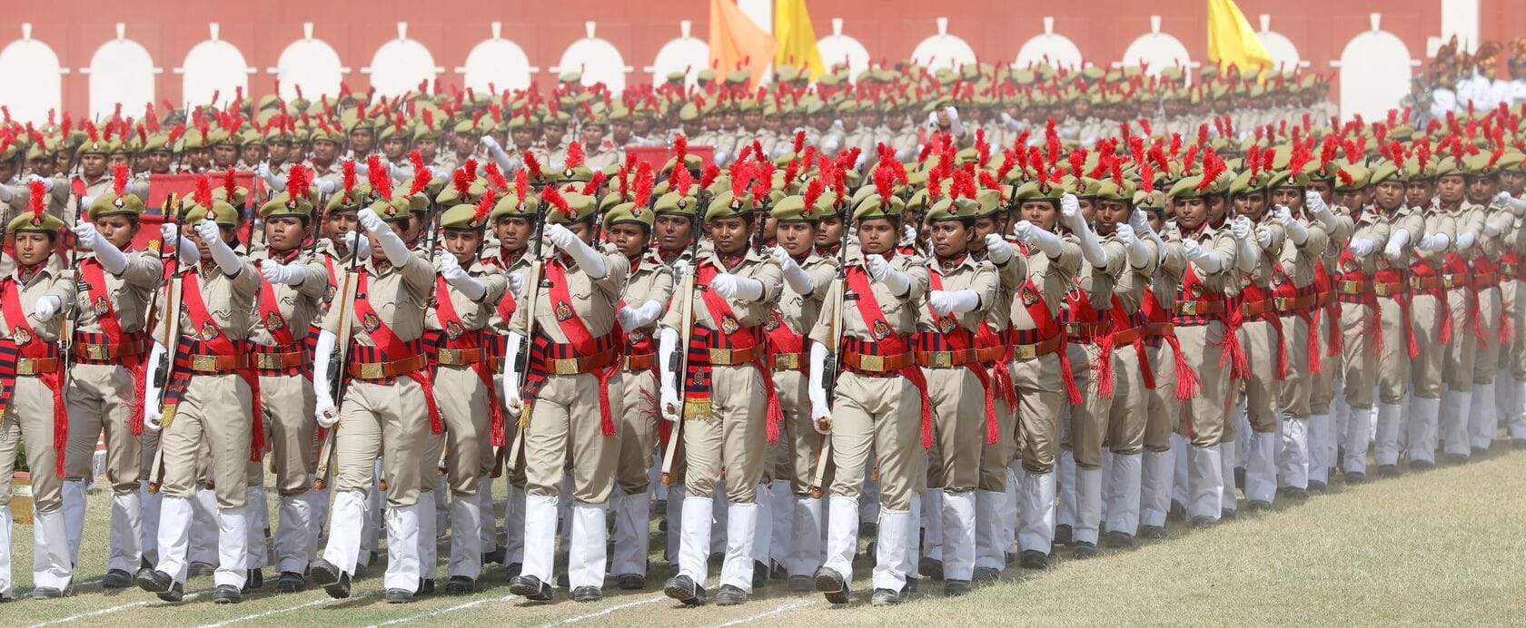 रविवार को पुलिस लाइन में आयोजित दीक्षांत समारोह में सिपाही बनी बेटियों ने पासिंग आउट परेड में स रविवार को पुलिस लाइन में आयोजित दीक्षांत समारोह में सिपाही बनी बेटियों ने पासिंग आउट परेड में स
