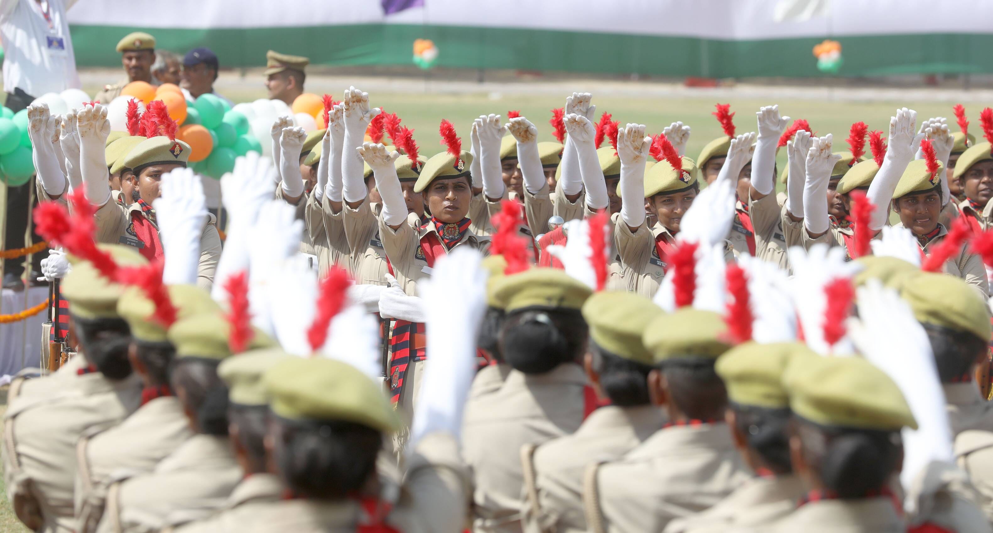 रविवार को पुलिस लाइन में आयोजित दीक्षांत समारोह में सिपाही बनी बेटियों ने पासिंग आउट परेड में स रविवार को पुलिस लाइन में आयोजित दीक्षांत समारोह में सिपाही बनी बेटियों ने पासिंग आउट परेड में स