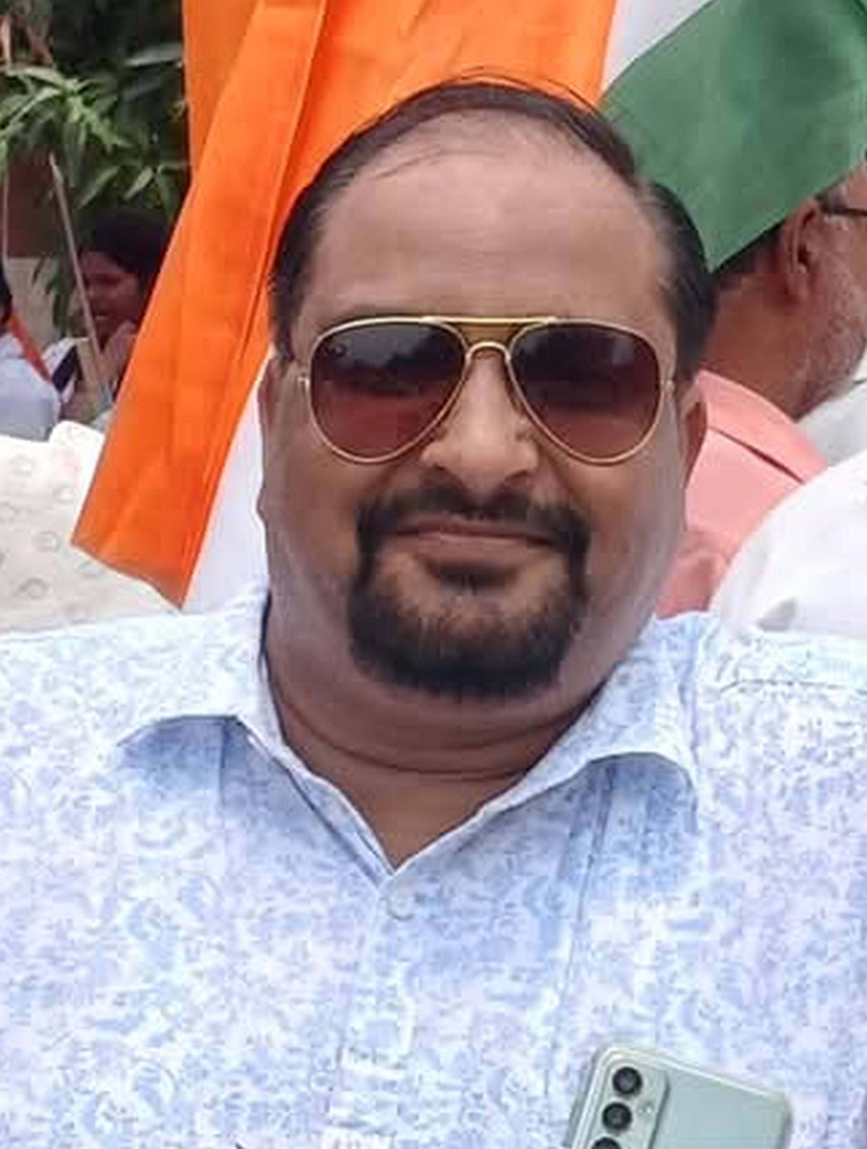 शौनक शुक्ला की फाइल फोटो व इसी वैन से हुआ था हादसा।