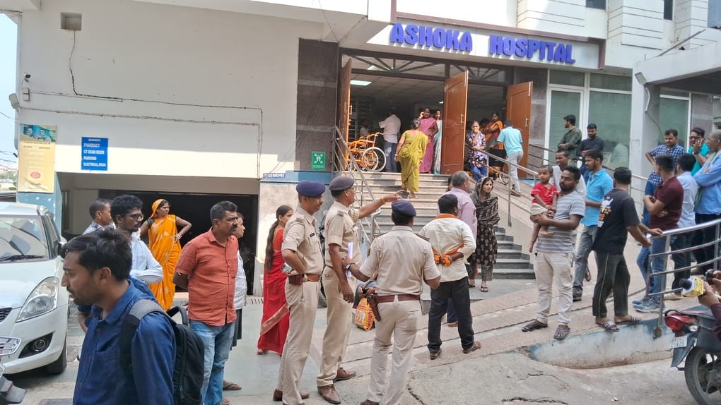 दंपति से लूटपाट मारी गोली