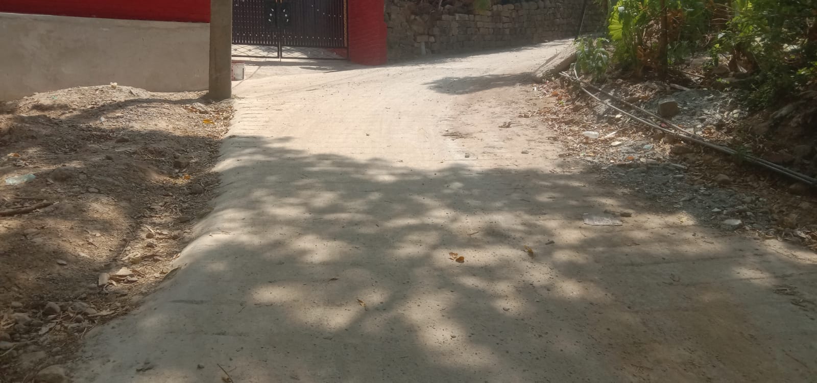 वार्ड-12 में चिड़ावाली क्षेत्र का वह खाला जहां गलत जगह छोड़ी पाइपें और जहां नहीं आई डेढ़ साल से