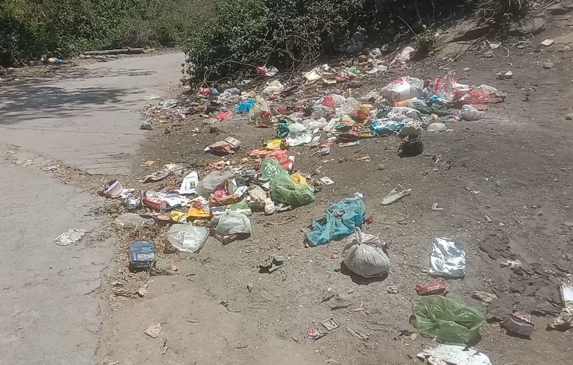 वार्ड-12 में चिड़ावाली क्षेत्र का वह खाला जहां गलत जगह छोड़ी पाइपें और जहां नहीं आई डेढ़ साल से