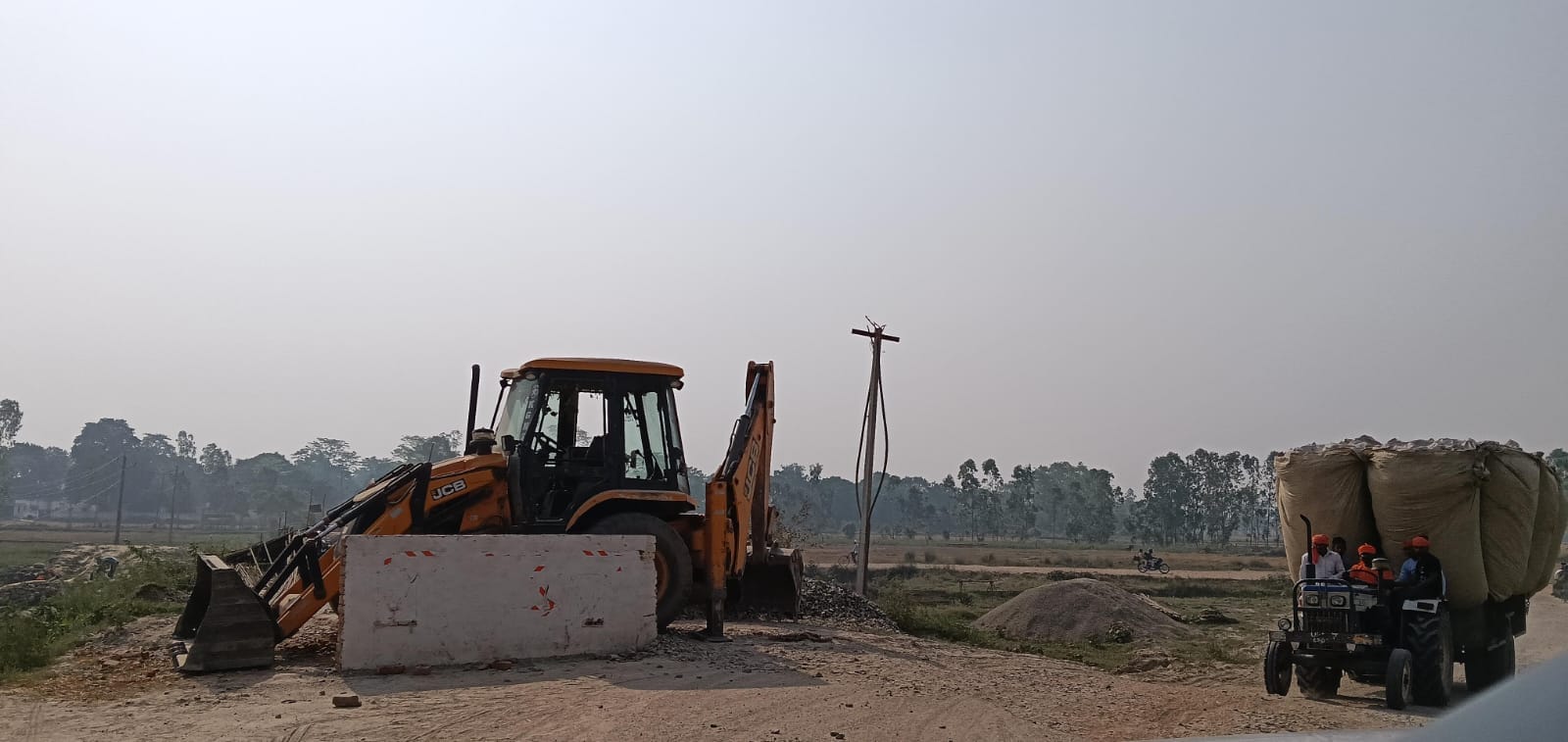 बंद पड़ा कलीनगर पुल। संवाद