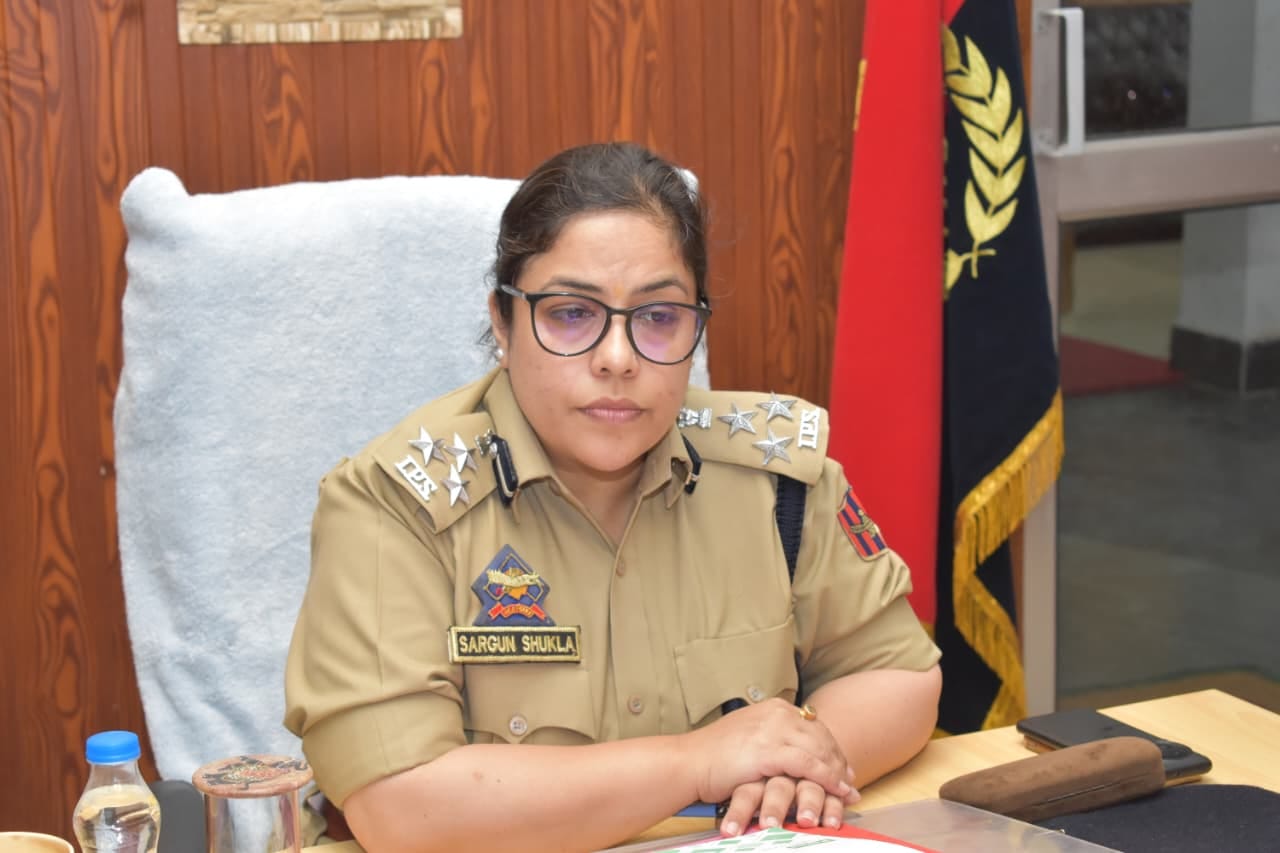 डीआईजी डोडा किश्तवाड़ रामबन रंज ने रामबन में अपराध समीक्षा बैठक की अध्यक्षता की