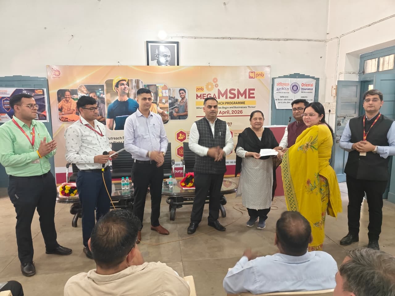 एमएसएमई एक्सपो में राशि देते प्रतिनिधि। स्रोत : सोशल मीडिया एमएसएमई एक्सपो में राशि देते प्रतिनिधि। स्रोत : सोशल मीडिया