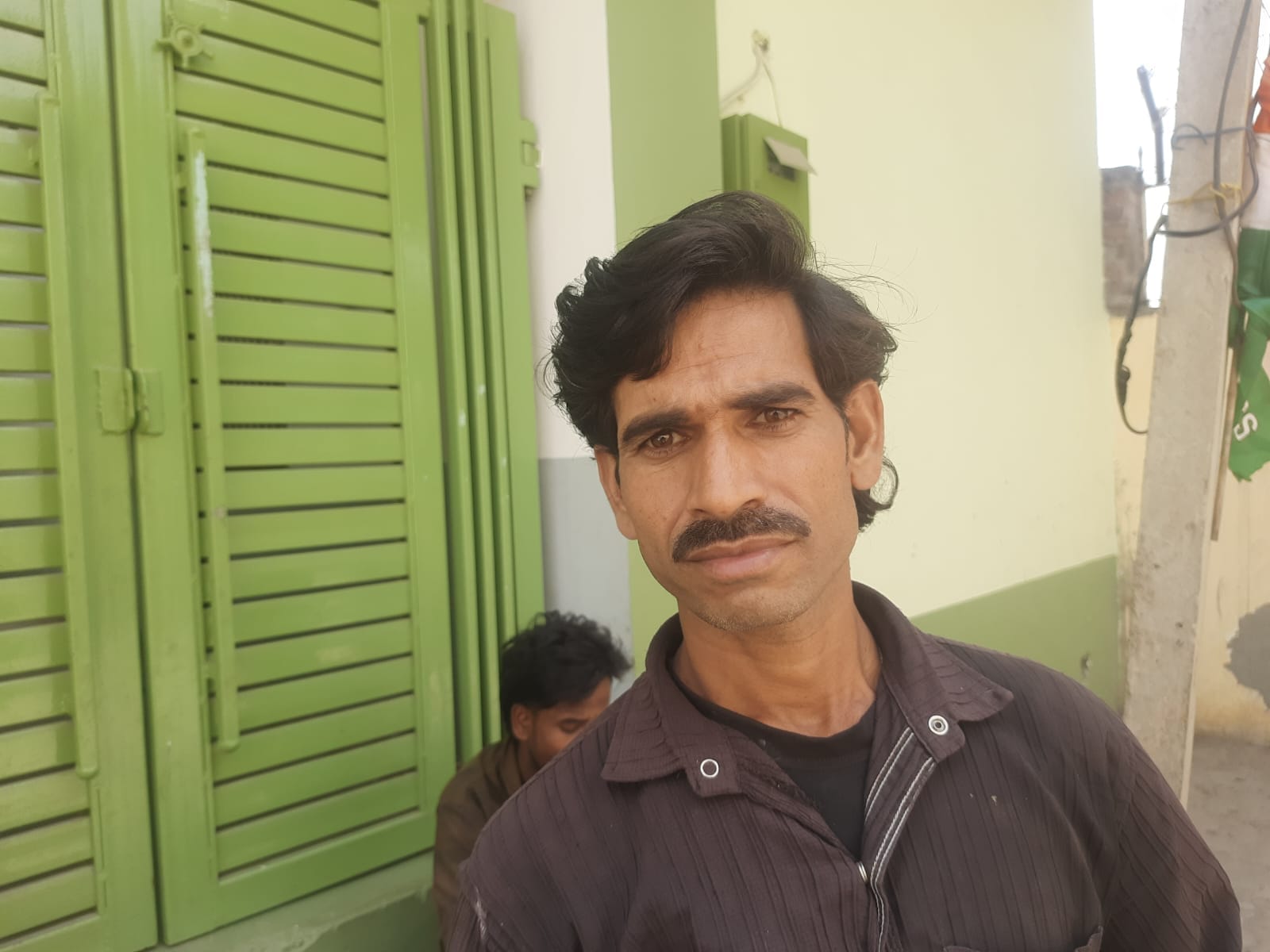 फोटो : सोनीपत के श्रीनगर कॉलोनी में घरों के सामने गिरी हुई दीवार। संवाद फोटो : सोनीपत के श्रीनगर कॉलोनी में घरों के सामने गिरी हुई दीवार। संवाद