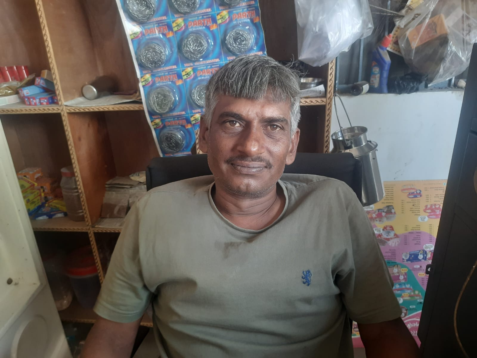 फोटो : सोनीपत के श्रीनगर कॉलोनी में घरों के सामने गिरी हुई दीवार। संवाद फोटो : सोनीपत के श्रीनगर कॉलोनी में घरों के सामने गिरी हुई दीवार। संवाद
