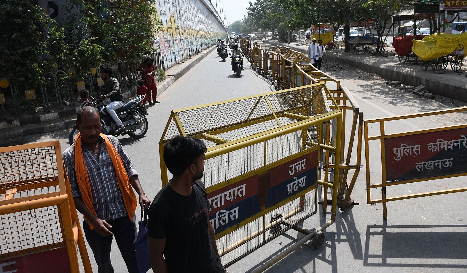 कमता और पाॅलीटेक्निक पर लगा जाम। ड्रोन से निगरानी करतीं डीसीपी ट्रैफिक। कमता और पाॅलीटेक्निक पर लगा जाम। ड्रोन से निगरानी करतीं डीसीपी ट्रैफिक।