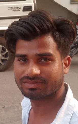 मोहल्ला कटिया टोला स्थित आर्य महिला इंटर कॉलेज केंद्र से होमगार्ड परीक्षा देकर बाहर आते अभ्यर् मोहल्ला कटिया टोला स्थित आर्य महिला इंटर कॉलेज केंद्र से होमगार्ड परीक्षा देकर बाहर आते अभ्यर्