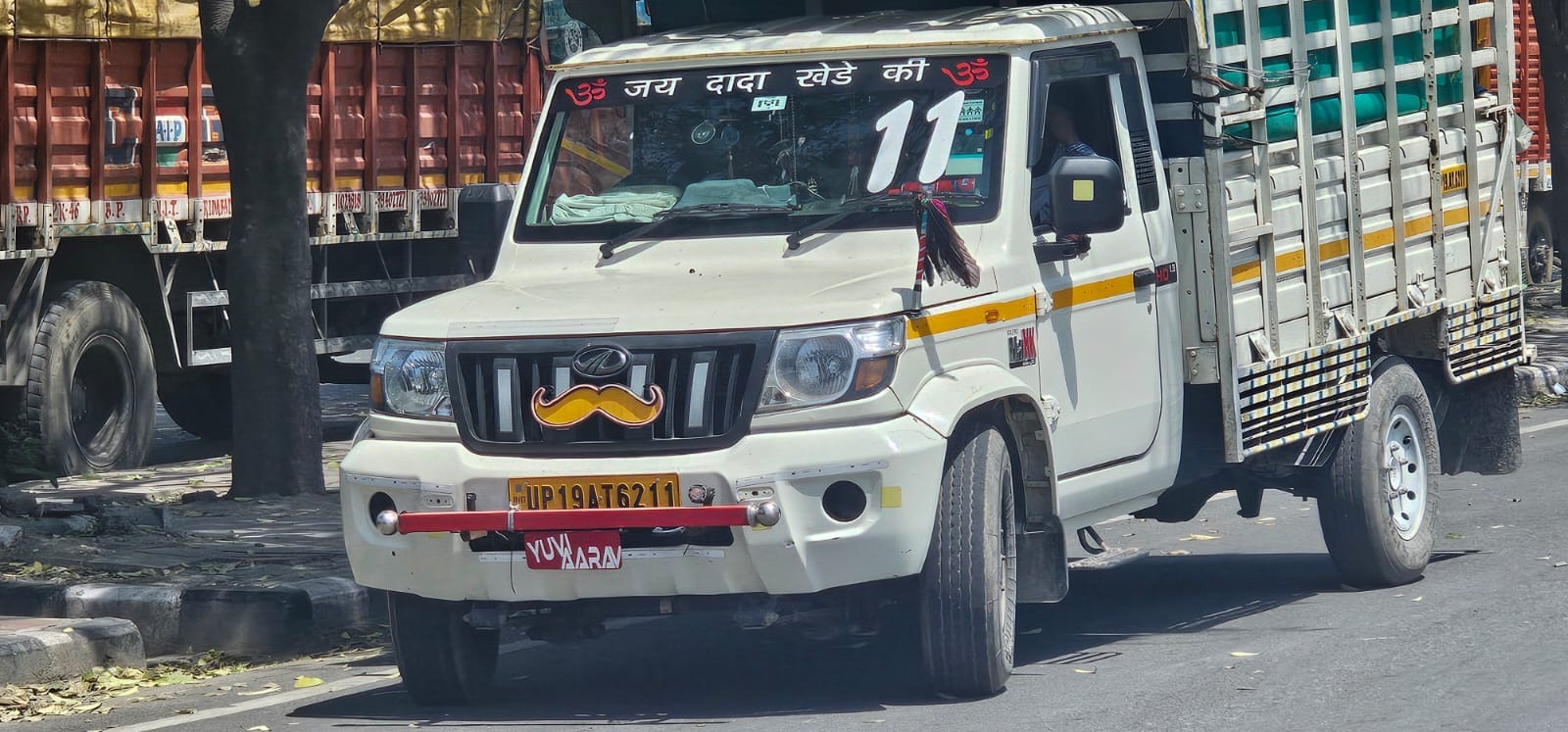 मार्केट कमेटी कार्यालय में दिखा यूपी से गेहूं लेकर आने वाला ट्रैक्टर ट्राली संवाद