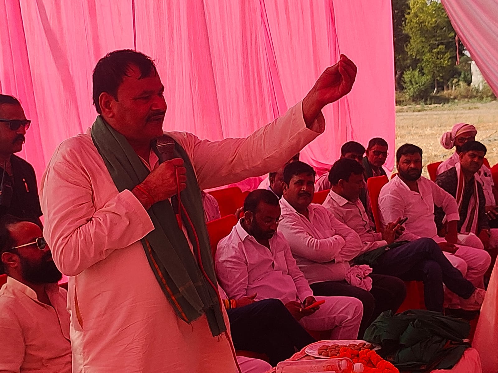 नगराम के अनैया गांव में आयोजित कार्यकर्ता सम्मेलन में माैजूद भाकियू लोकतांत्रिक के पदाधिकारी व नगराम के अनैया गांव में आयोजित कार्यकर्ता सम्मेलन में माैजूद भाकियू लोकतांत्रिक के पदाधिकारी व