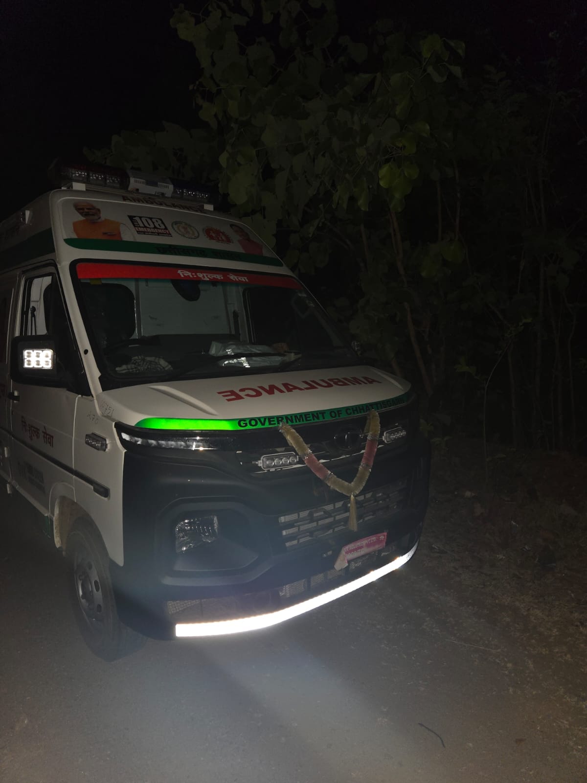 नशे के कारण स्टेरिंग में सोता चालक