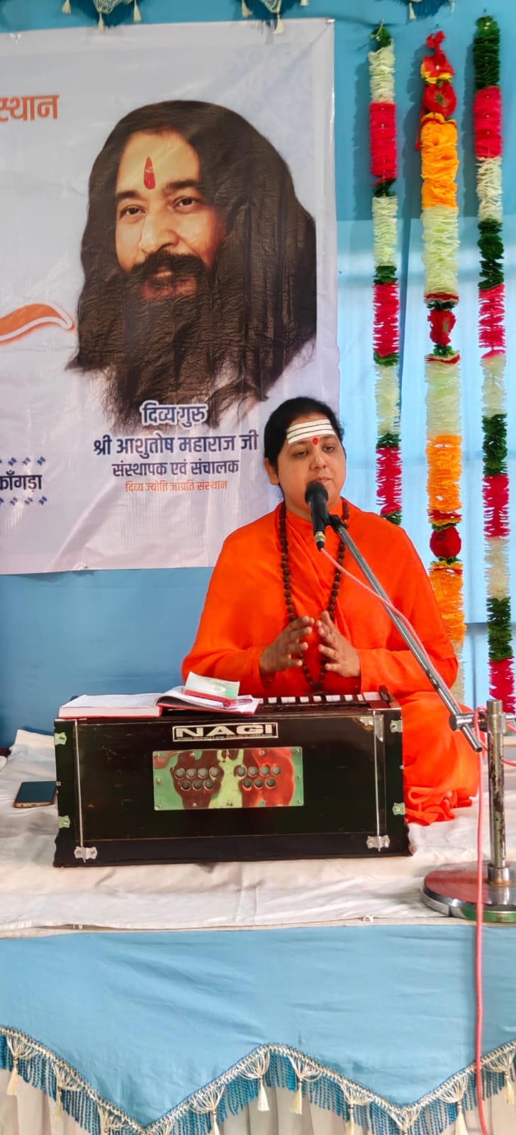 धर्मशाला में एचआरटीसी ड्राइवर यूनियन की बैठक की अध्यक्षता करते हुए प्रांतीय प्रधान मान सिंह ठाक