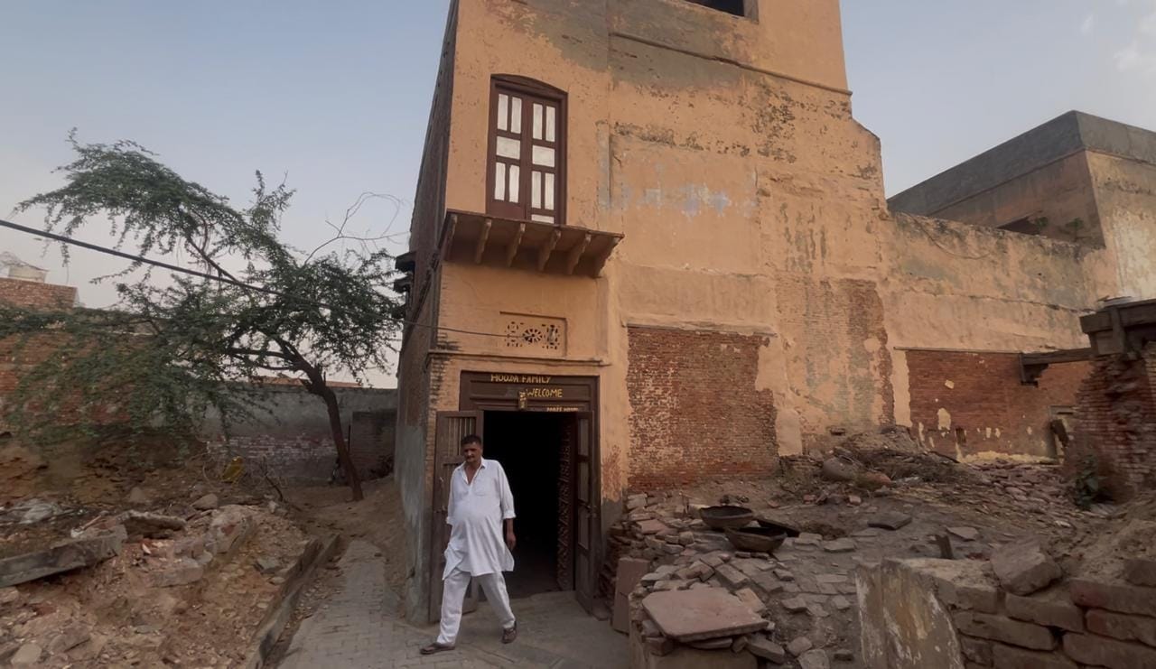 13-डॉक्टर रामधन।