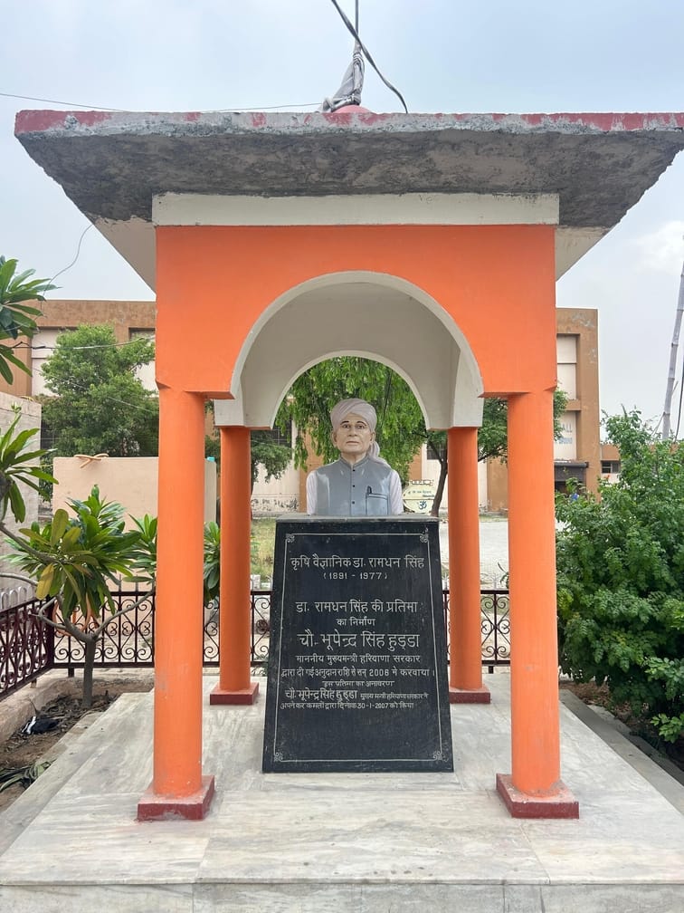 13-डॉक्टर रामधन।