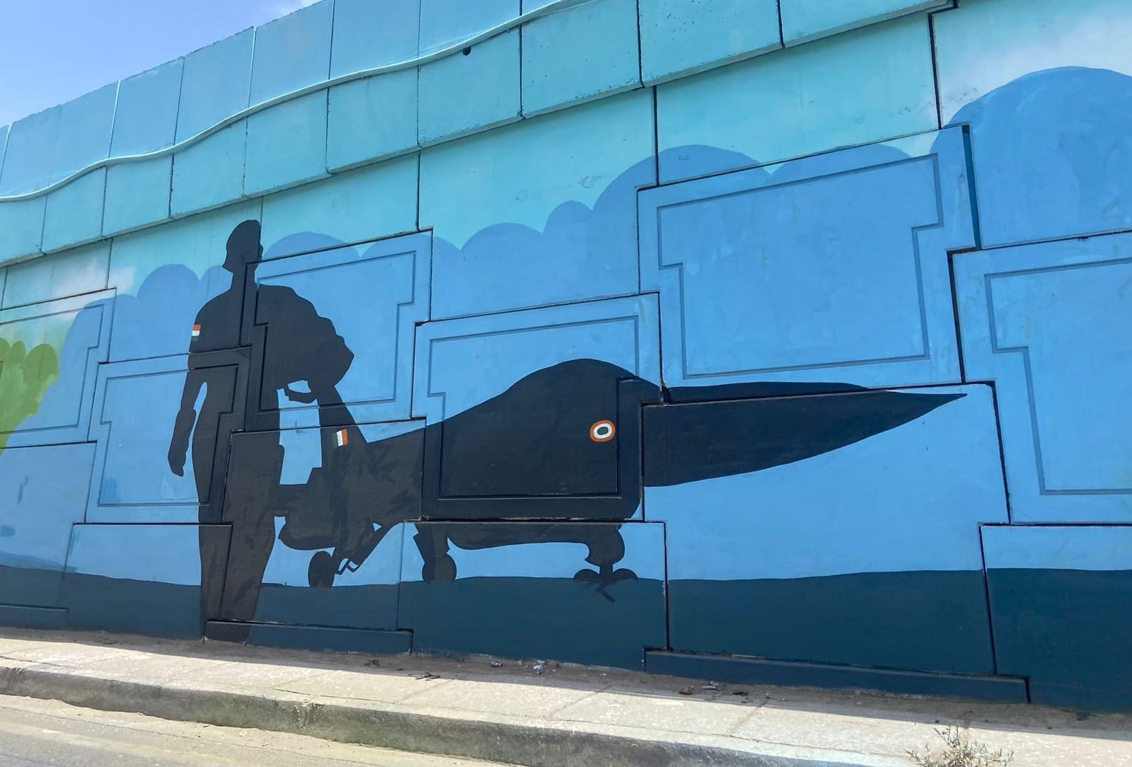 फरीदाबाद नीलम चौक के पास फ्लाईओवर की दीवार पर बनाई गई पेंटिंग । संवाद