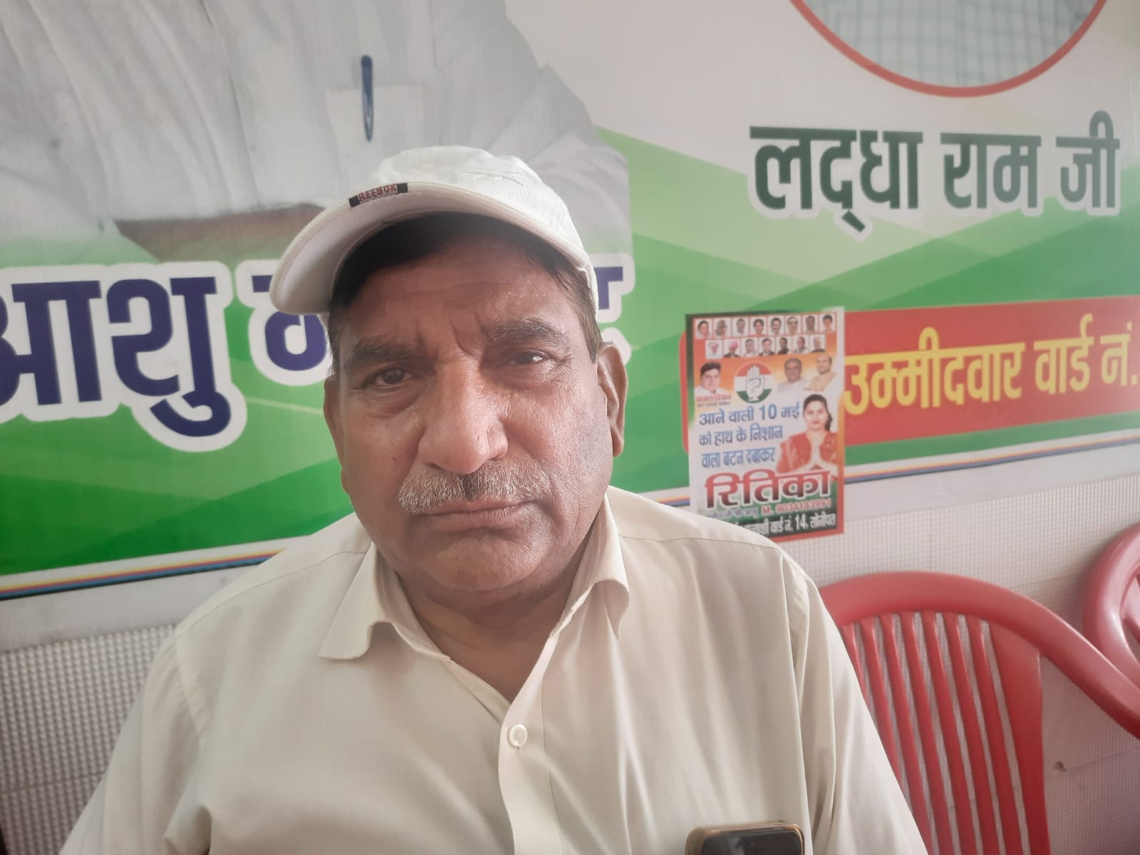 फोटो: सोनीपत के न्यू जीवन नगर में टूटी पड़ी सड़क। संवाद