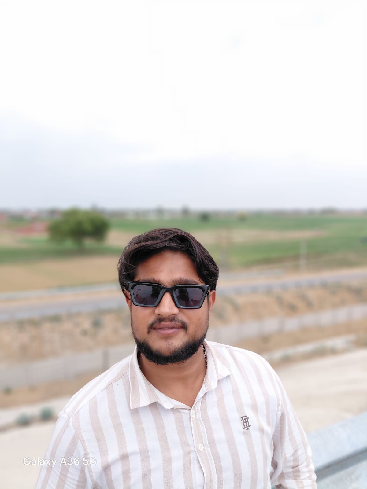 घटपुरी इंटरचेंज पर आयोजित गंगा एक्सप्रेस-वे शुभारंभ कार्यक्रम के बाद एक्सप्रेस-वे पर फोटो खिंच