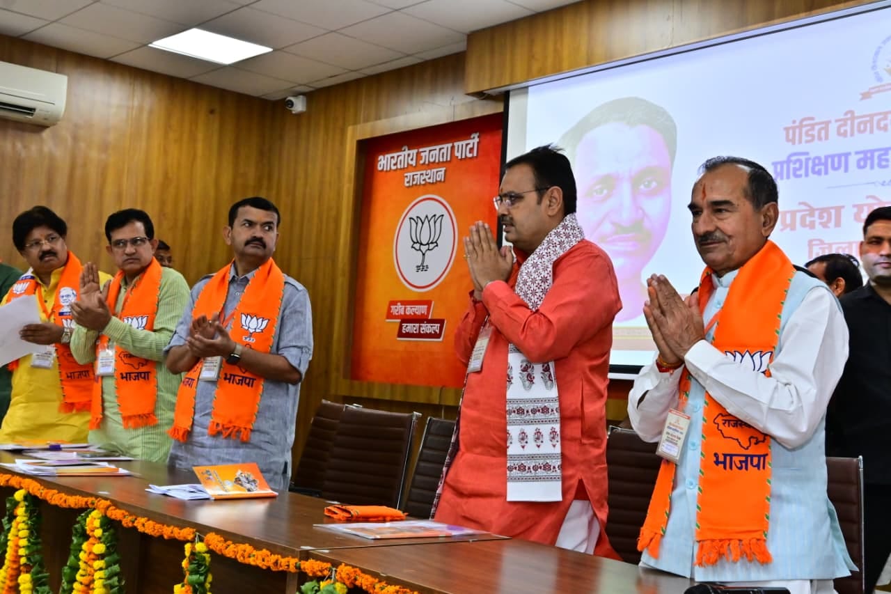 नेता प्रतिपक्ष टीकाराम जुली