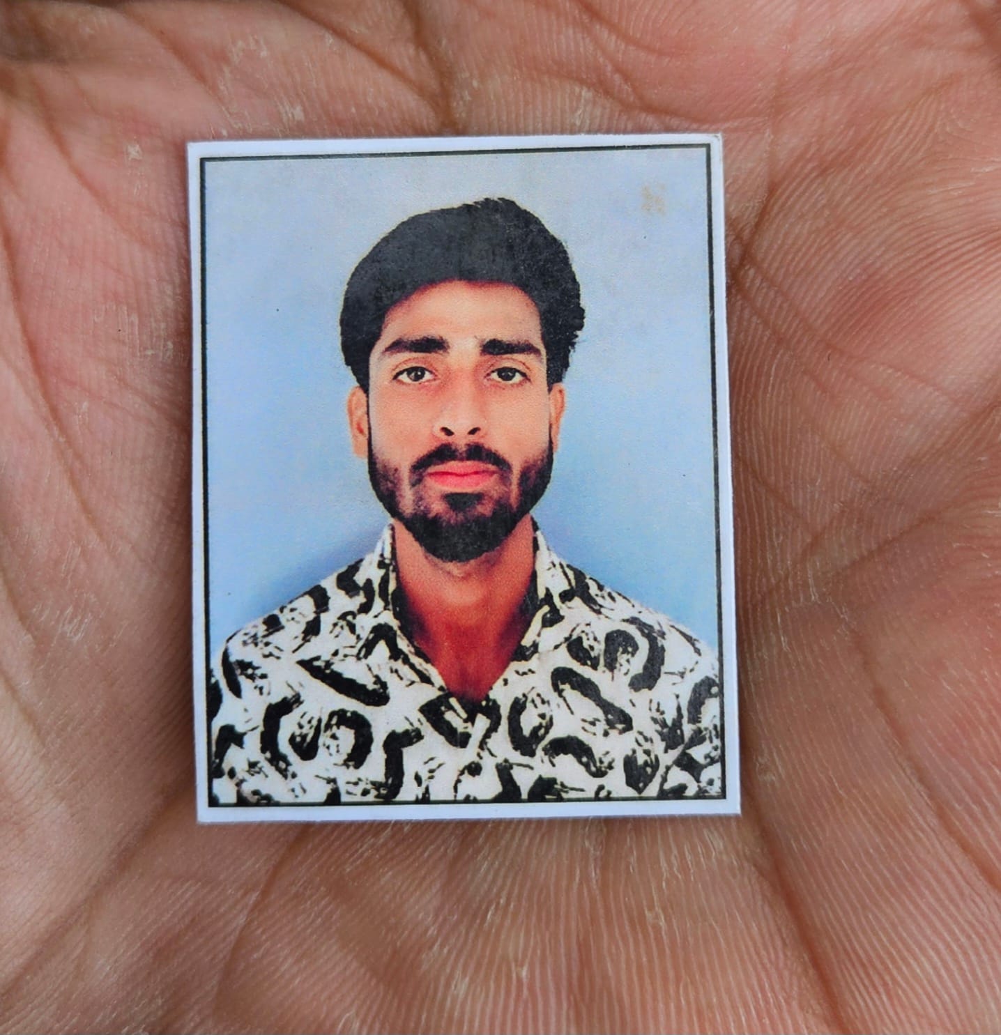 रोबिन की मौत पर रोते-बिलखते परिजन। संवाद रोबिन की मौत पर रोते-बिलखते परिजन। संवाद