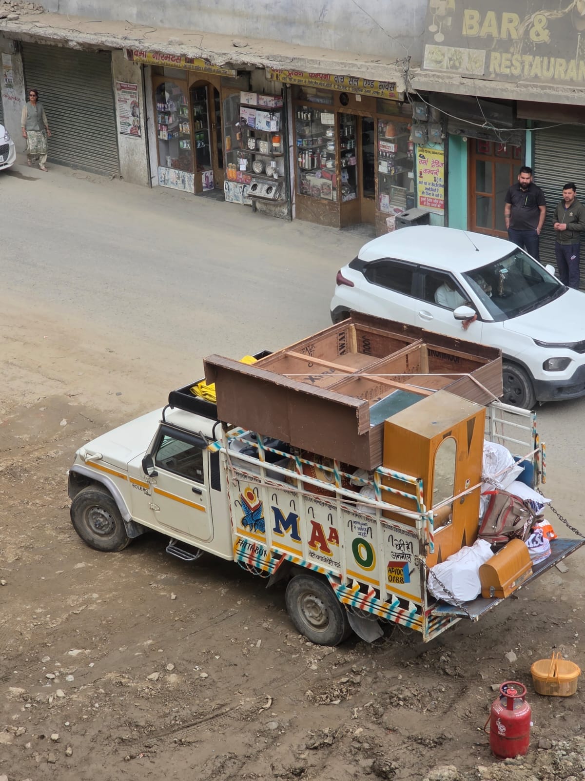 सावड़ा में खतरे की जद में आए असुरक्षित घोषित बहुमंजिला घर