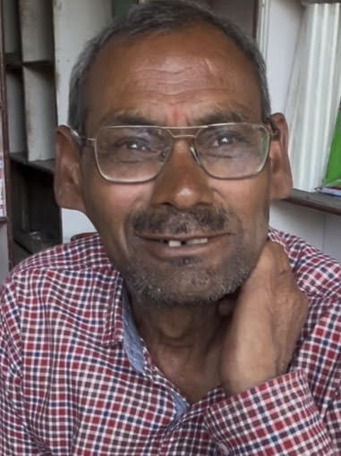 ठियोग नगर परिषद के वार्ड नंबर एक में पार्किंग की कमी के चलते सडक़ किनारे खड़े हो रहे वाहन। संवाद
