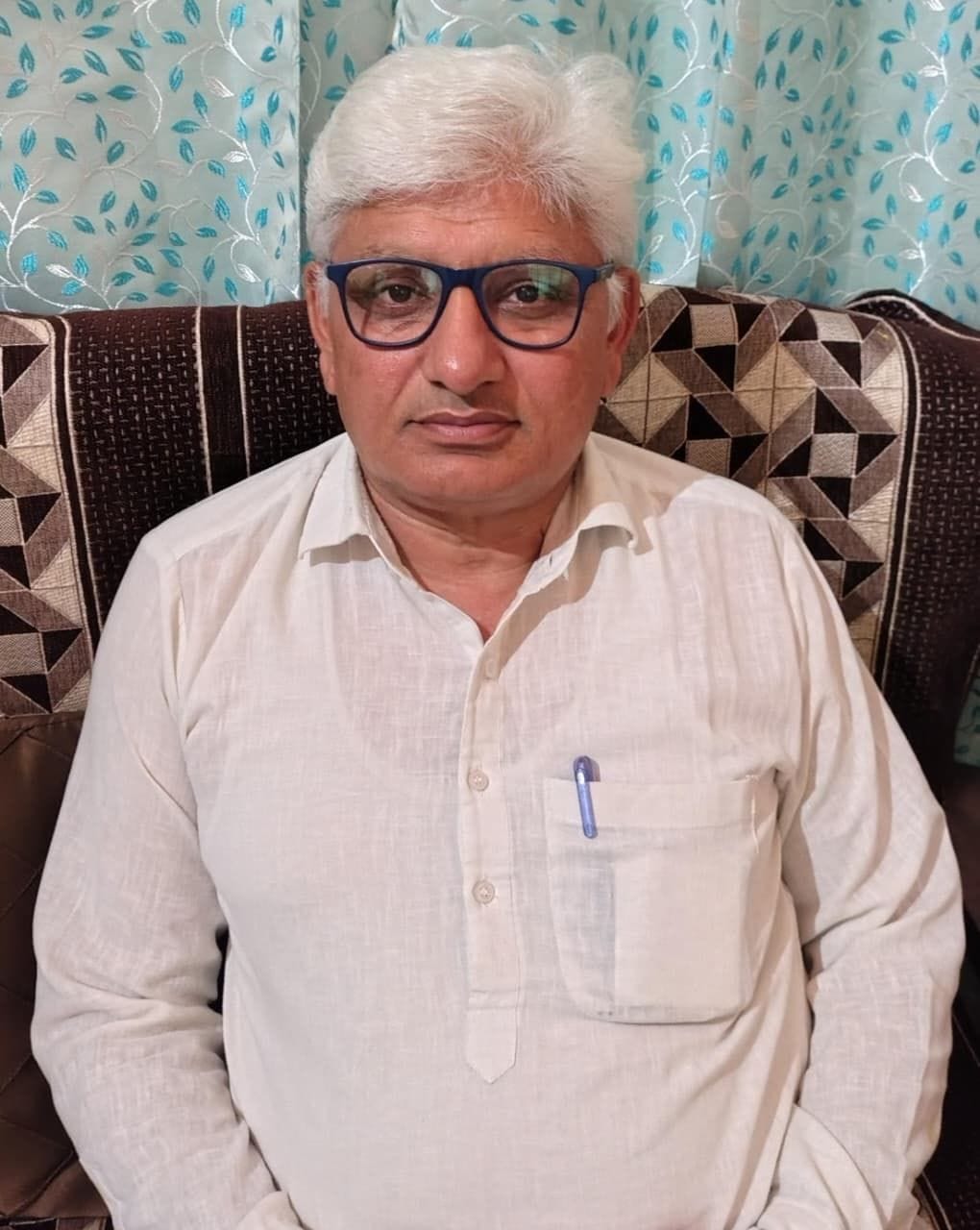 30जेएनडी25: सेक्टर नौ के खाली प्लाट में लगे गंदगी के ढेर। स्रोत : सेक्टरवासी