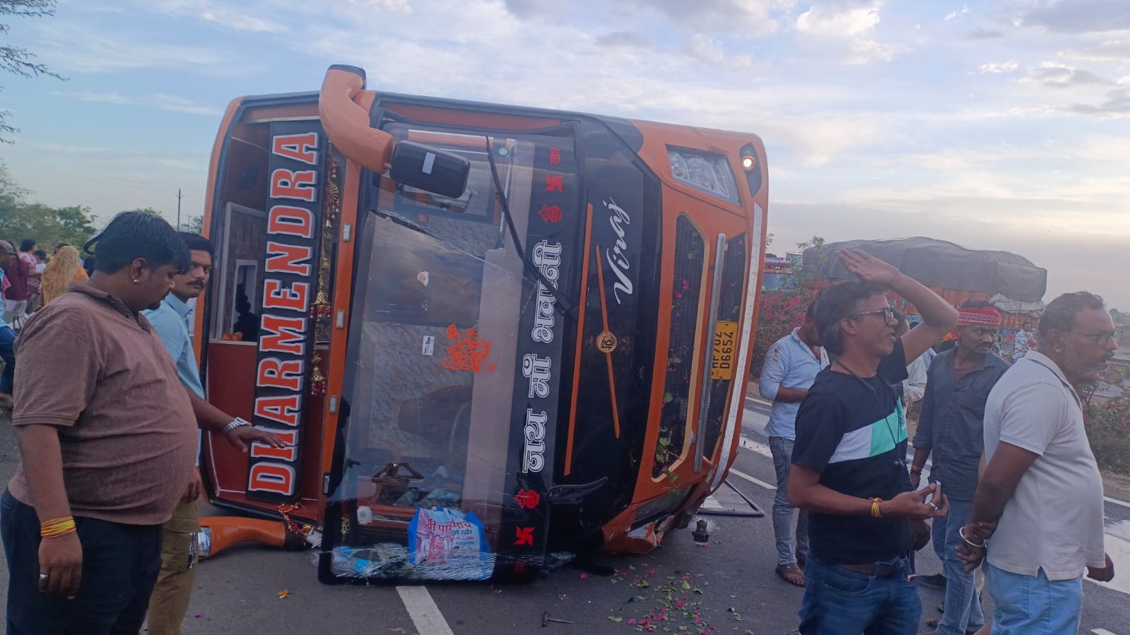 ब्यावरा के पास बस हादसा 3की मौत 26 घायल