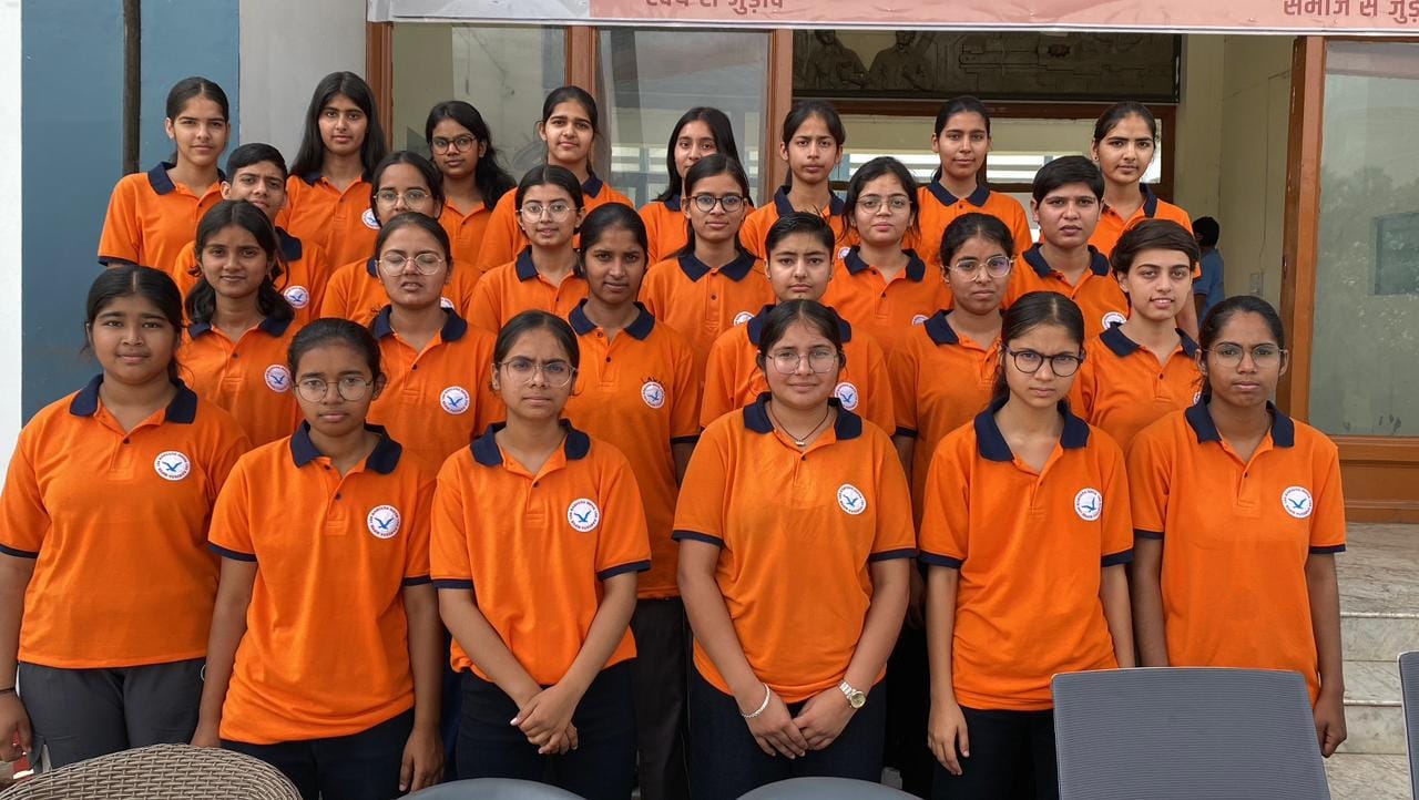 कुरुक्षेत्र। सुपर 100 परिसर में पहुंचे शिक्षा मंत्री महिपाल डांढा का इस तरह किया गया स्वागत। सं