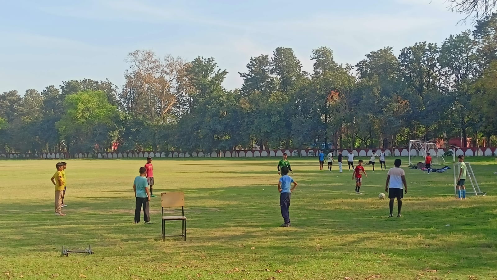 कुरुक्षेत्र। सायं को मौसम सुहावना होने पर खेलते बच्चे। संवाद