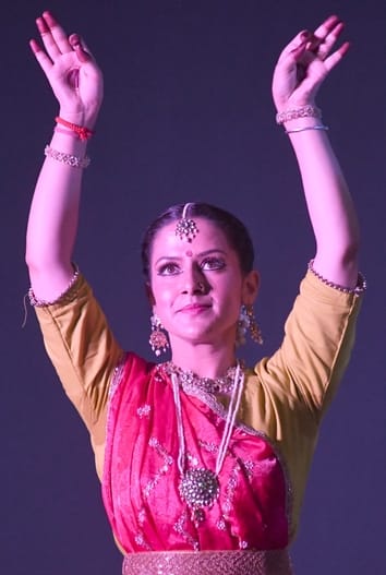 कार्यक्रम में प्रस्तुति देते भातखंडे के विद्यार्थी।