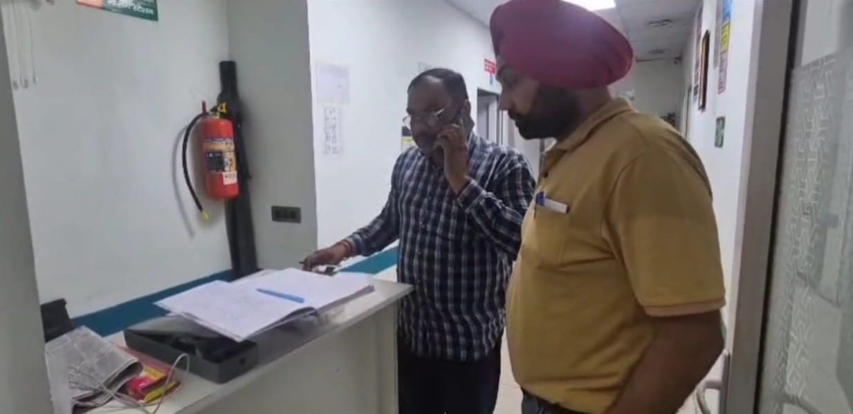 नशा मुक्ति केंद्र में औचक निरीक्षण करने पहुंची सीएम फ्लाइंग की टीम। संवाद