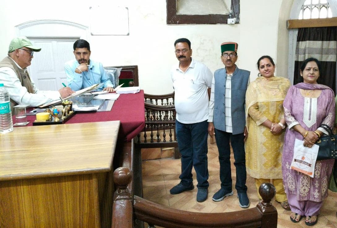 रामपुर नगर परिषद के वार्ड 4 से पूर्व पार्षद स्वाति बंसल ने भरा नामांकन। संवाद