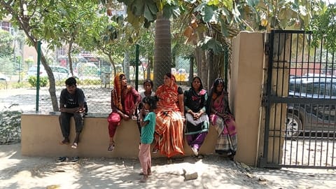शवगृह के बाहर बेसुध हुई रणजीत की पत्नी। संवाद