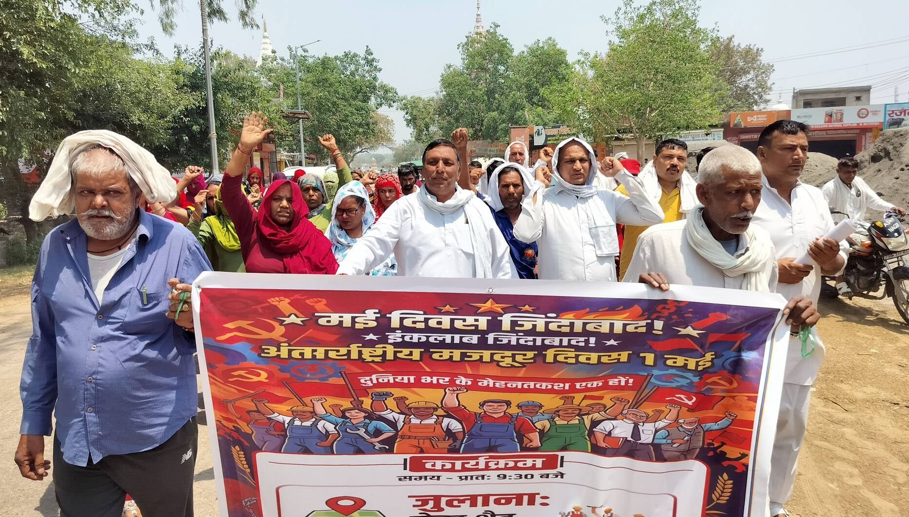 01जेएनडी04: गोहाना रोड पर विरोध प्रदर्शन करते हुए मजदूर संगठनों के सदस्य। स्रोत: मजदूर 01जेएनडी04: गोहाना रोड पर विरोध प्रदर्शन करते हुए मजदूर संगठनों के सदस्य। स्रोत: मजदूर