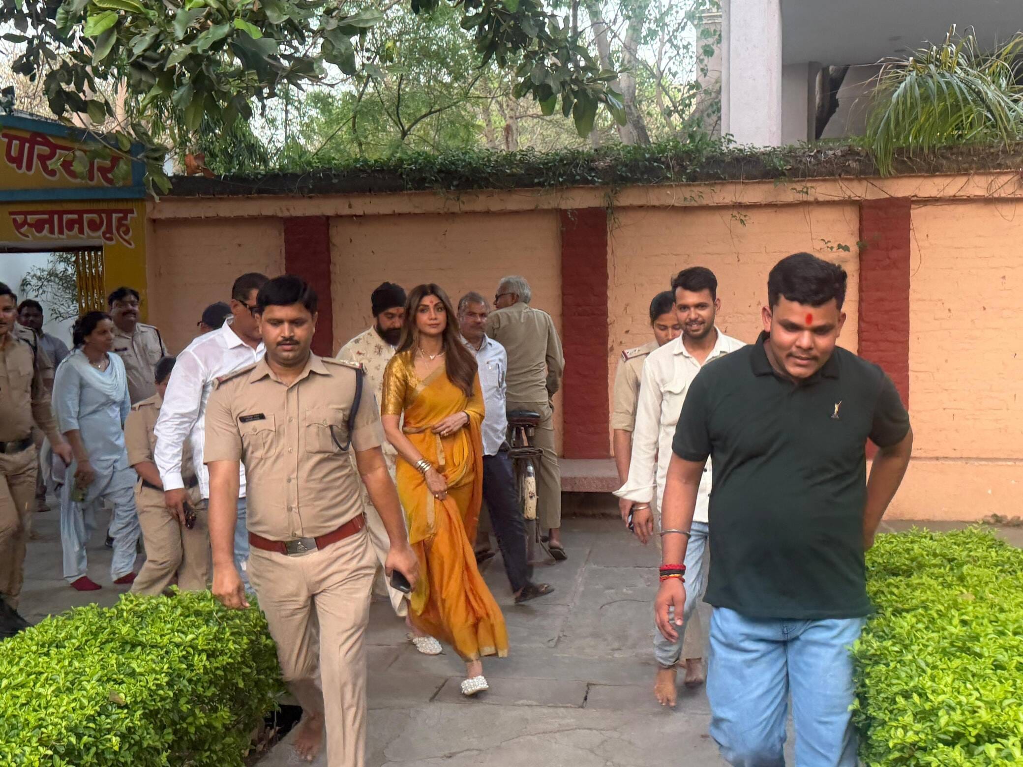 बॉलीवुड स्टार शिल्पा शेट्टी पहुंची दतिया