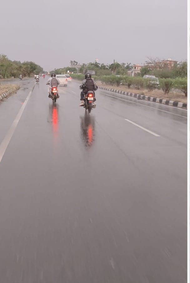 बराड़ा में बारिश के बाद सड़क पर जमा पानी। संवाद बराड़ा में बारिश के बाद सड़क पर जमा पानी। संवाद