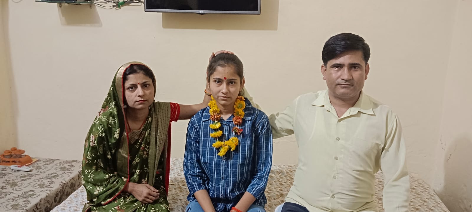 फोटो-20-चाचा चाची के साथ रजत। संवाद