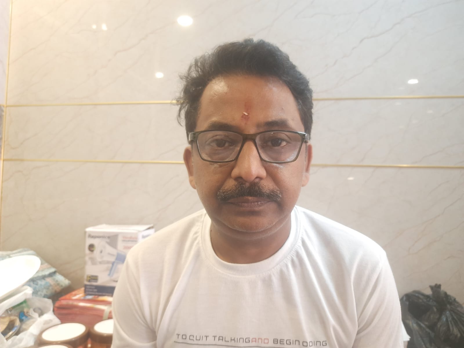 फोटो : सोनीपत में ओल्ड रोहतक रोड पर गुड़ मंडी के पास टूटा पड़ा बिजली का पोल। संवाद फोटो : सोनीपत में ओल्ड रोहतक रोड पर गुड़ मंडी के पास टूटा पड़ा बिजली का पोल। संवाद