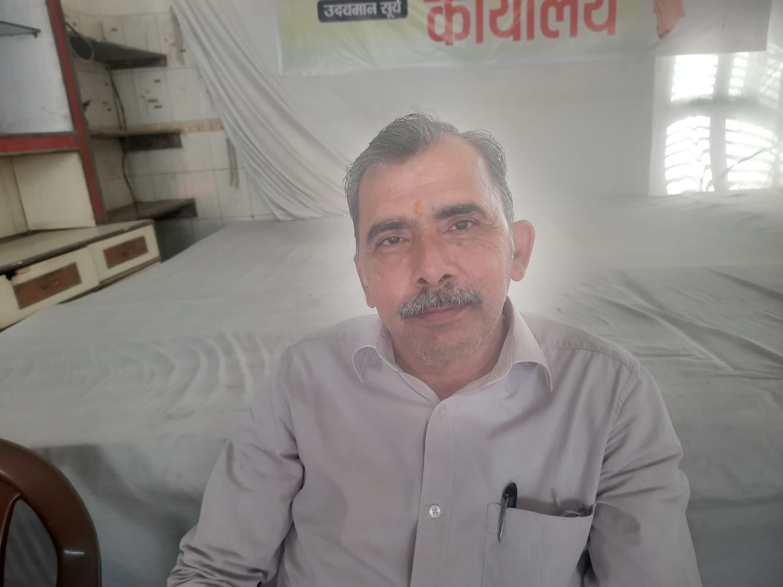 फोटो : सोनीपत में ओल्ड रोहतक रोड पर गुड़ मंडी के पास टूटा पड़ा बिजली का पोल। संवाद फोटो : सोनीपत में ओल्ड रोहतक रोड पर गुड़ मंडी के पास टूटा पड़ा बिजली का पोल। संवाद