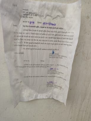 कुरुक्षेत्र। जानकारी देती हुई सेवादार कमलेश देवी। संवाद