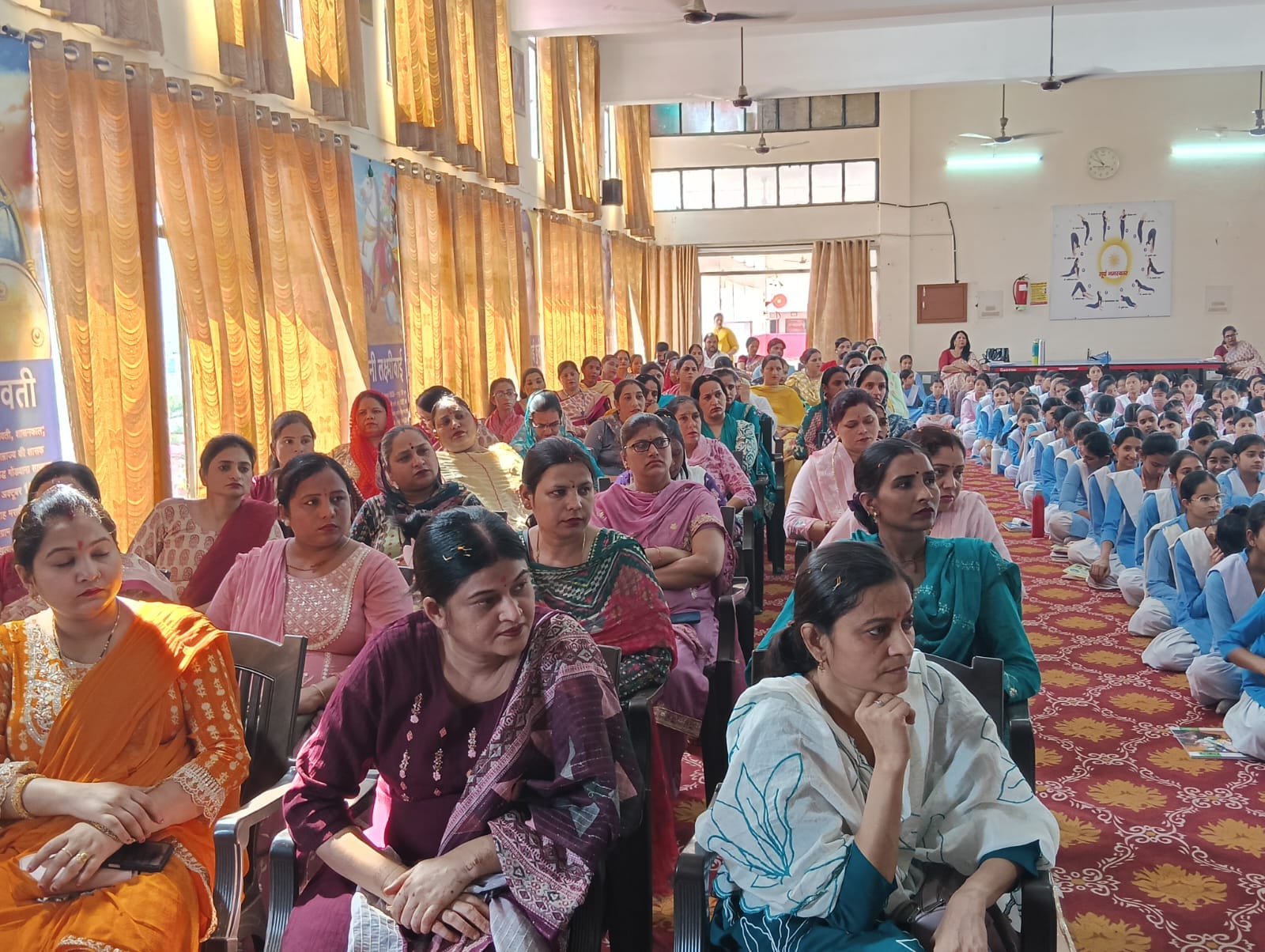 कुरुक्षेत्र। शिक्षिकाओं और छात्राओं को संबोधित करती डॉ आशा शर्मा । स्वयं