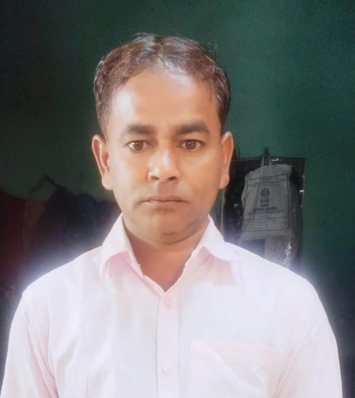 करनाईपुर क्षेत्र के अतनपुर महपूरा संपर्क मार्ग पर गिट्टी बोल्डर से उड़ती धूल